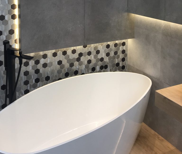 Płytki ceramiczne – klasyka, która nigdy nie wychodzi z mody